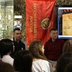 Участники событий на Донбассе Юрий «Али» и Артем «Томск» встретились со студентами на выставке, посвященной СВО