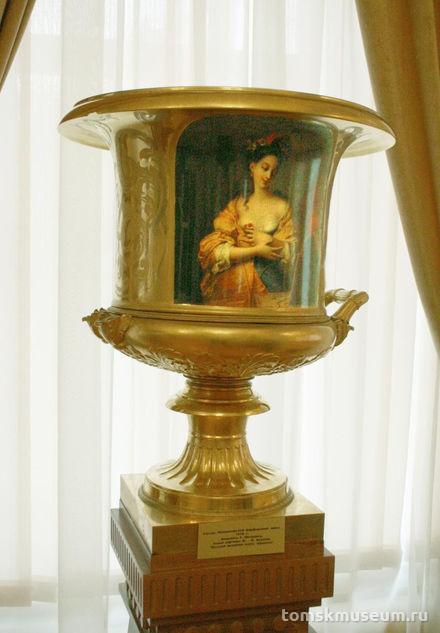 Ваза с копией картины Жака-Франсуа Куртена "Молодая женщина перед зеркалом"