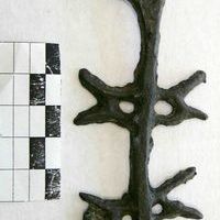 Сложное орнито-зооморфное изображение в виде «мирового дерева». Кулайские находки