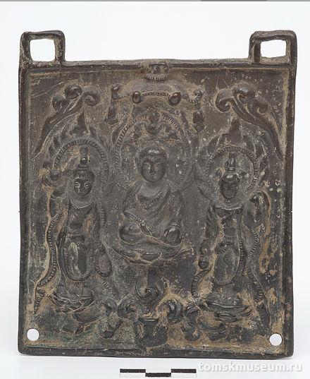 Плакетка с триадой. Будда, Авалокитешвара и Майтрейя. Барельеф.