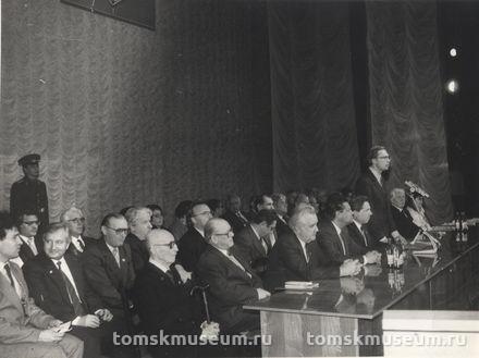 Фотография. Торжественное заседание, посвящённое 100-летию ТГУ.
